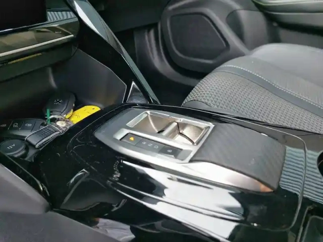 Peugeot 2008 electrique 136 ch — photo 34