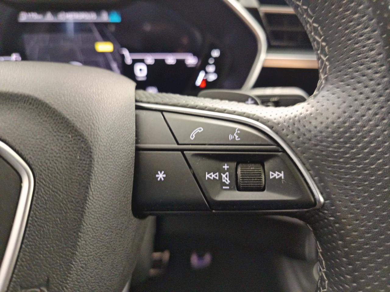 Audi Q3 sportback 35 tfsi 150 ch s tronic 7 s edition — photo 16