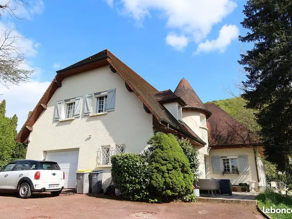 Maison 6 pièces 240 m²