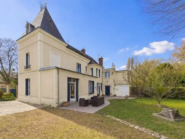 Maison 7 pièces 325 m²