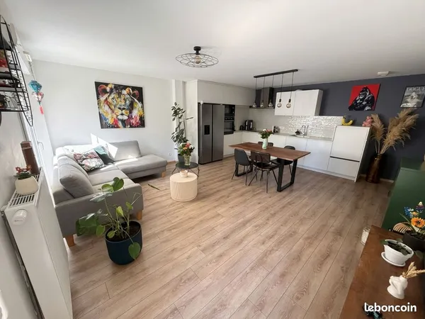 Bischheim - T3 de 69,75 m² en rez-de-jardin : terrasse, jardin privatif, patio & parking avec borne 