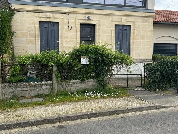 Begles-Echoppe en pierre rénové 120m2; Piscine, annexe 25m2-550000 Euros