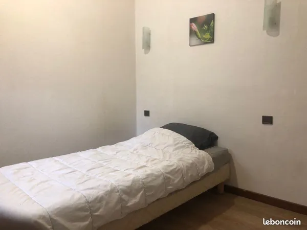 Chambre indépendante dans petit immeuble