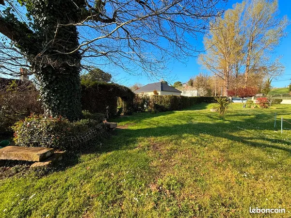 🌳 Terrain constructible 1150 m² avec bâtis en pierre - Saint-Pantaléon-de-Larche