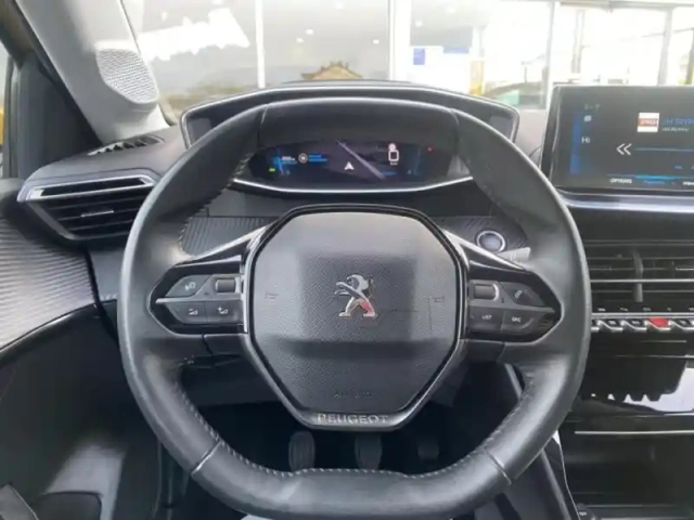 Peugeot 208 1.2 puretech 100ch s&amp;s allure pack — photo 15