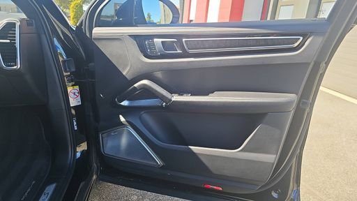 Porsche Cayenne 4.0 V8 e-Hybrid 680 BVA8 - Turbo S Pack Gt – 2023 – 31069 km – Hybride rechargeable – Boîte Automatique — photo 25
