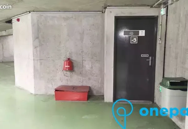 Parking/box 12 m² PARIS 10