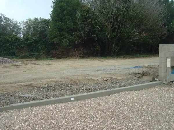 Terrain 300 m²