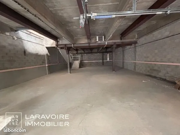 Local 374 m² SAINT ETIENNE