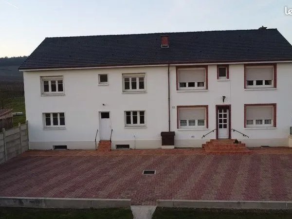 Grande maison avec dépendance