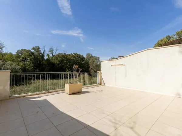 À VENDRE EN EXCLUSIVITÉ - MAISON-APPARTEMENT T4 AVEC TERRASSE, GARAGE ET STATIONNEMENT
