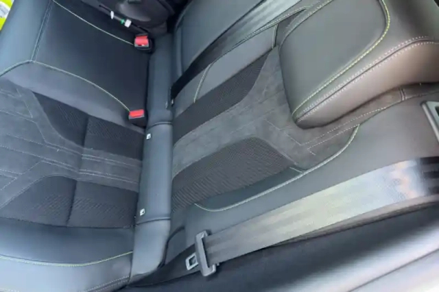Peugeot 408 electrique 58 kwh 210 ch — photo 11