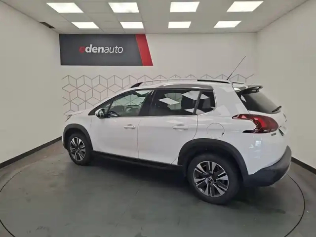 Peugeot 2008 1.2 puretech 110ch s&amp;s bvm5 — photo 5