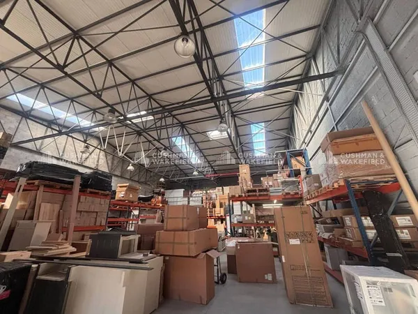 Local d'activité 420 m²