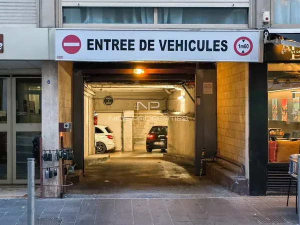 Nice Carré d'Or, place de parking sécurisée dans immeuble de sta