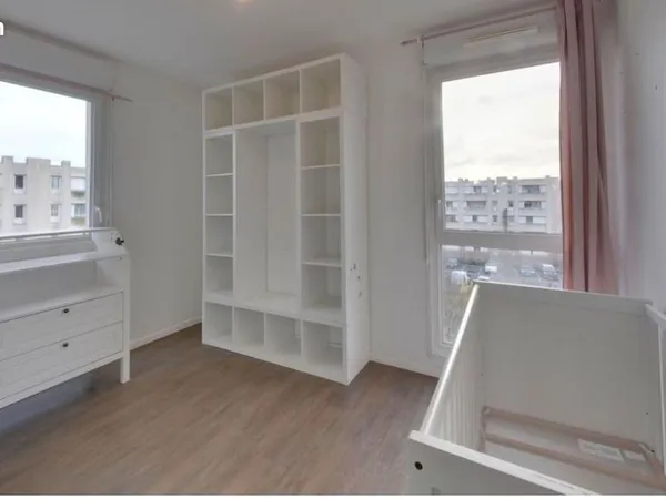 T4 75m2 - 3chambres- 2 salles de bains - parking - DPE C