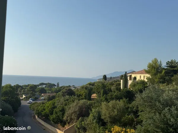 T3 Année scolaire haut de villa saint Florent piscine est espaces verts