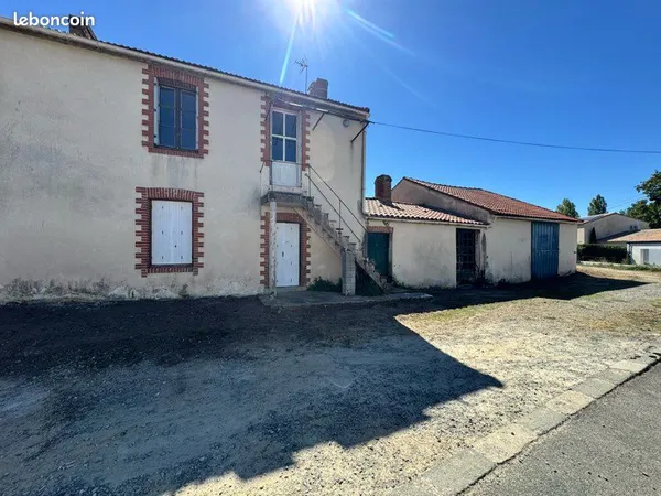 BOUAYE dans le centre- Maison à renover avec 405 m² de terrain