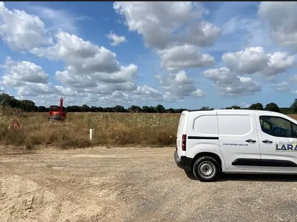 Terrain à bâtir de 403 m² à VOUHE (17)
