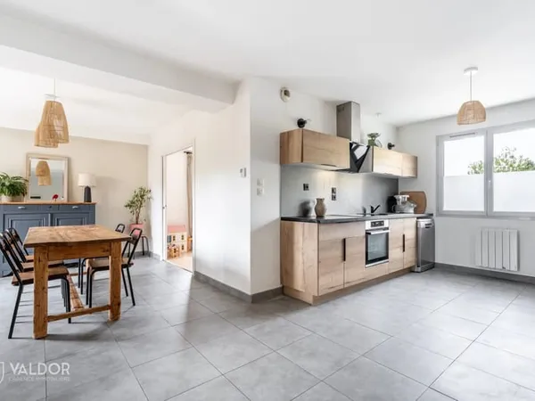 T4 DUPLEX - HYPERCENTRE - 2 STATIONNEMENTS - BALCON - CAVE