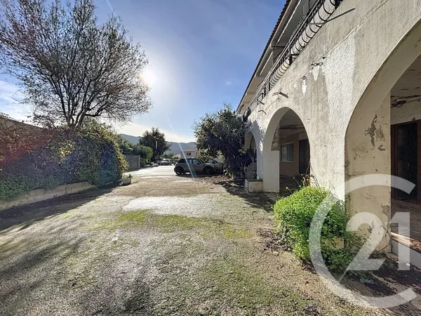 Local 130 m²