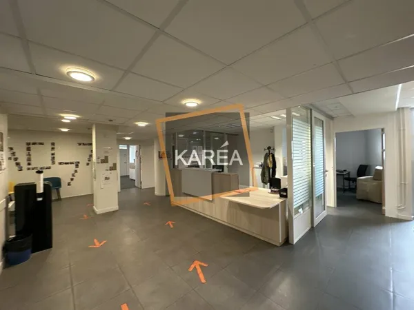 Local professionnel 1031 m²
