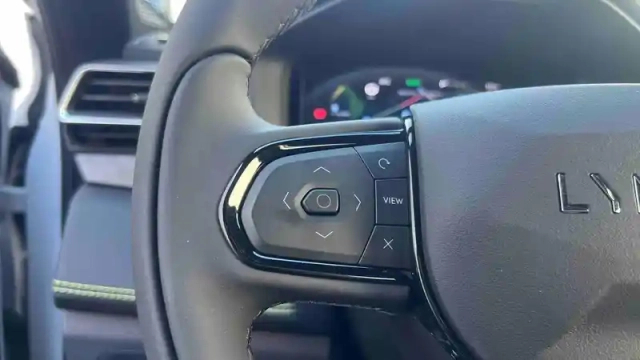 Lynk&Amp;Co 01 1.5 phev 276 ch — photo 13