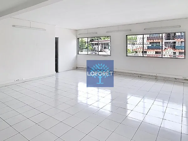 Local commercial 1 pièce 50 m²