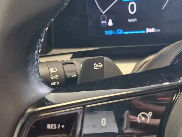 Renault Megane e-tech ev60 130ch super charge — photo 44