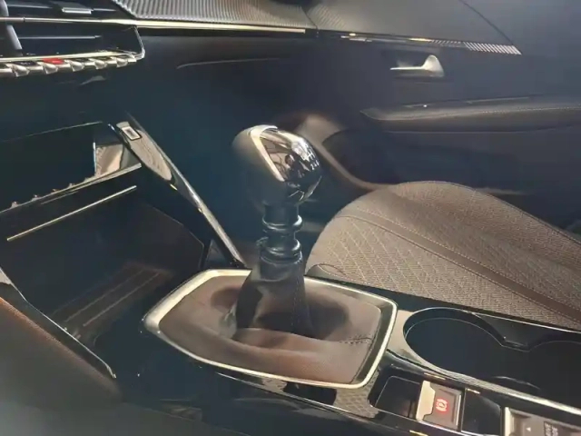 Peugeot 208 100 s&amp;s bvm6 — photo 20