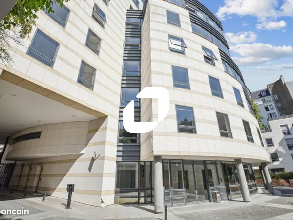 Bureau 611 m²