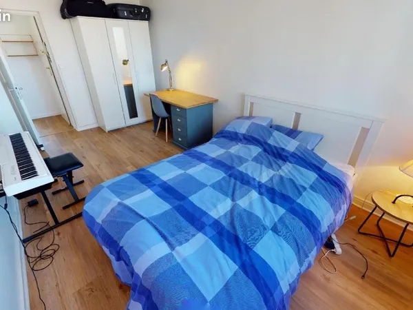 Chambre 5 pièces 81 m²