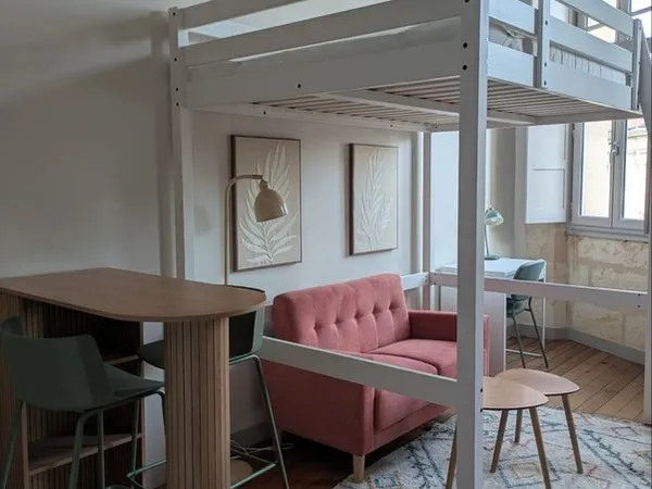 Studio meublé 24 m2 proche tram B