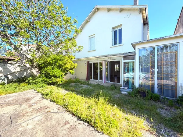 Maison familiale 133 m2 avec jardin, piscine et 4 chambres