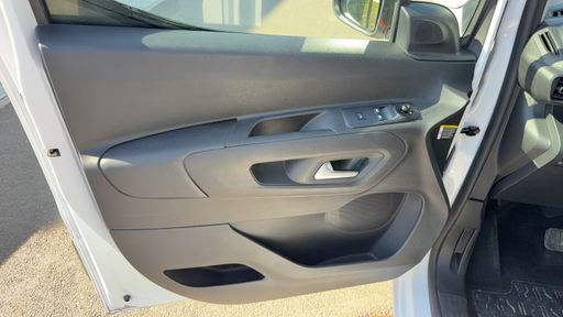 Citroen Berlingo Fourgon XL 1.5 BlueHDi 130 EAT8 - Van – 2025 – 27389 km – Diesel – Boîte Automatique — photo 39