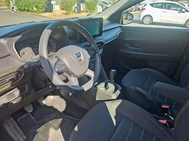 Dacia Sandero 1.0 tce 90ch stepway essential + pack techno — photo 12