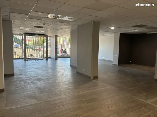 Local commercial 420 m² Cannes