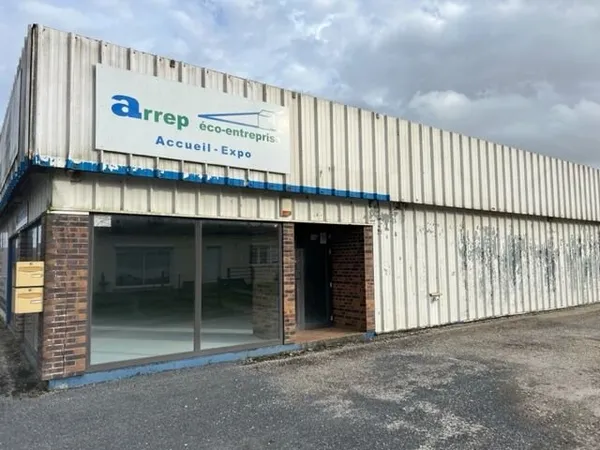 Local d'activité 4 pièces 300 m²