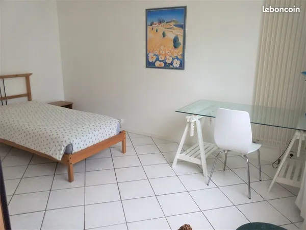 Grande chambre meublée dans appartement calme à Bordeaux Bruges