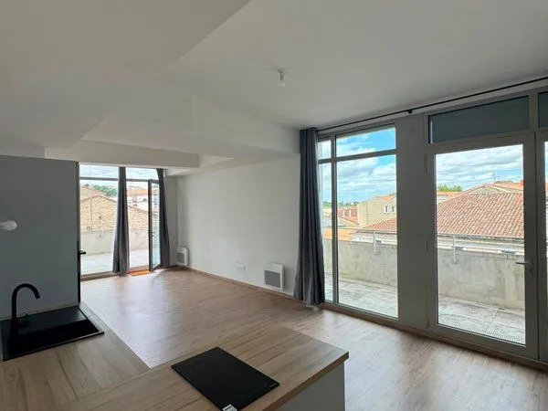 T3 terrasse, stationnement, quartier gare-l'Houmeau