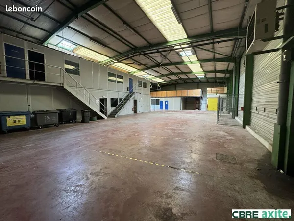 LOCAL D'ACTIVITE 732 m² GIERES