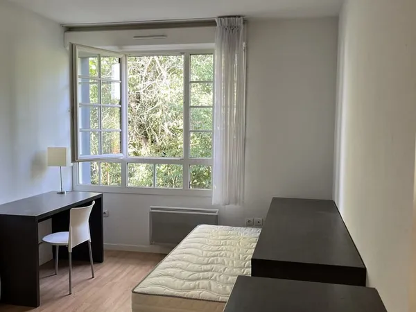 T1 MEUBLE - 547.36 € CC / MOIS - PESSAC CANDAU