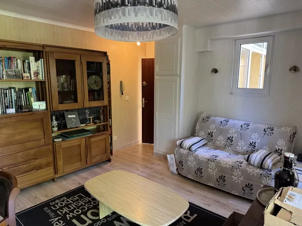 APPARTEMENT AVEC BALCON, PARKING ET CAVE