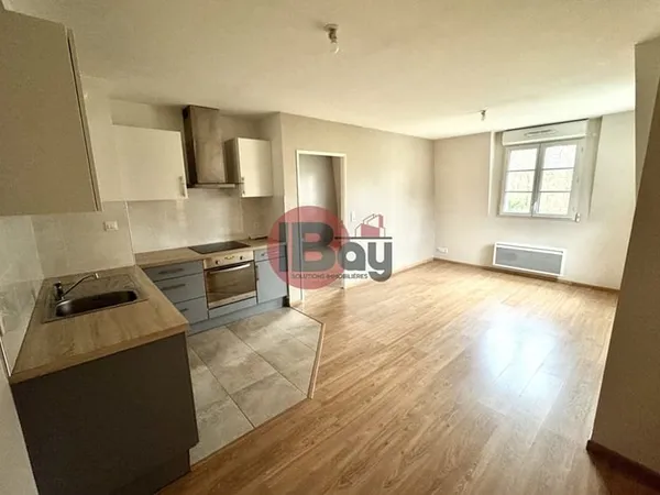 Charmant T2 de 50 m², prêt à vivre et idéalement situé avec stationnement et accès sécurisé