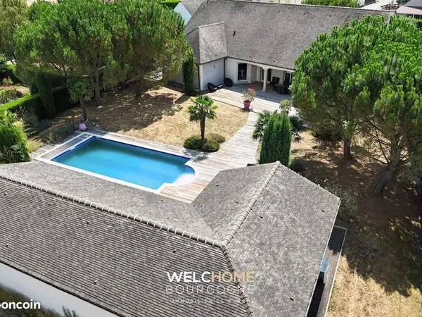Villa 7 pièces 261 m²