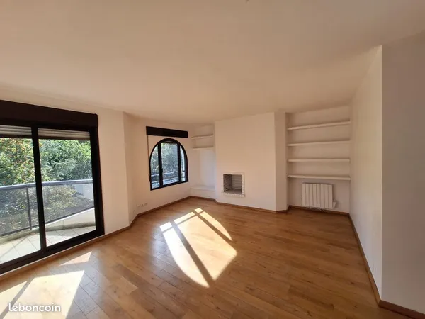 Appartement 110 m² face au parc du Vivier - Écully - 2 garages - 1 850 TCC