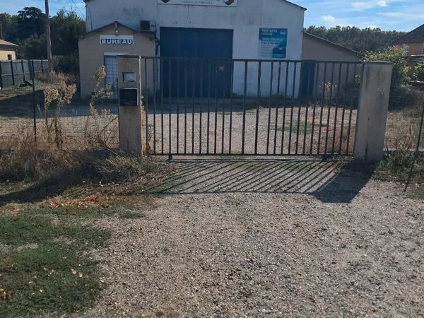 Location local commercial 120M2 situé sur la commune de pommevic 82400