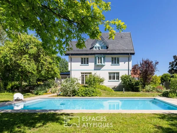 Maison de maître années 20 avec piscine et jardin paysager