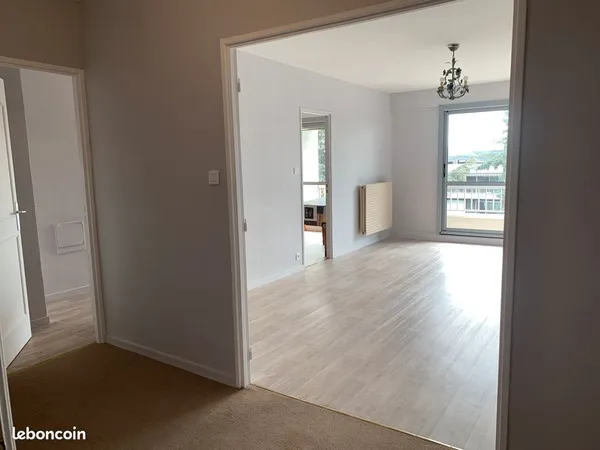 Spacieux appartement T2 BIS en dernier étage