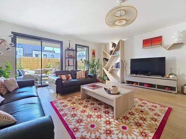 Appartement T4 avec double extérieur, stationnement et calme rare - Centre ville